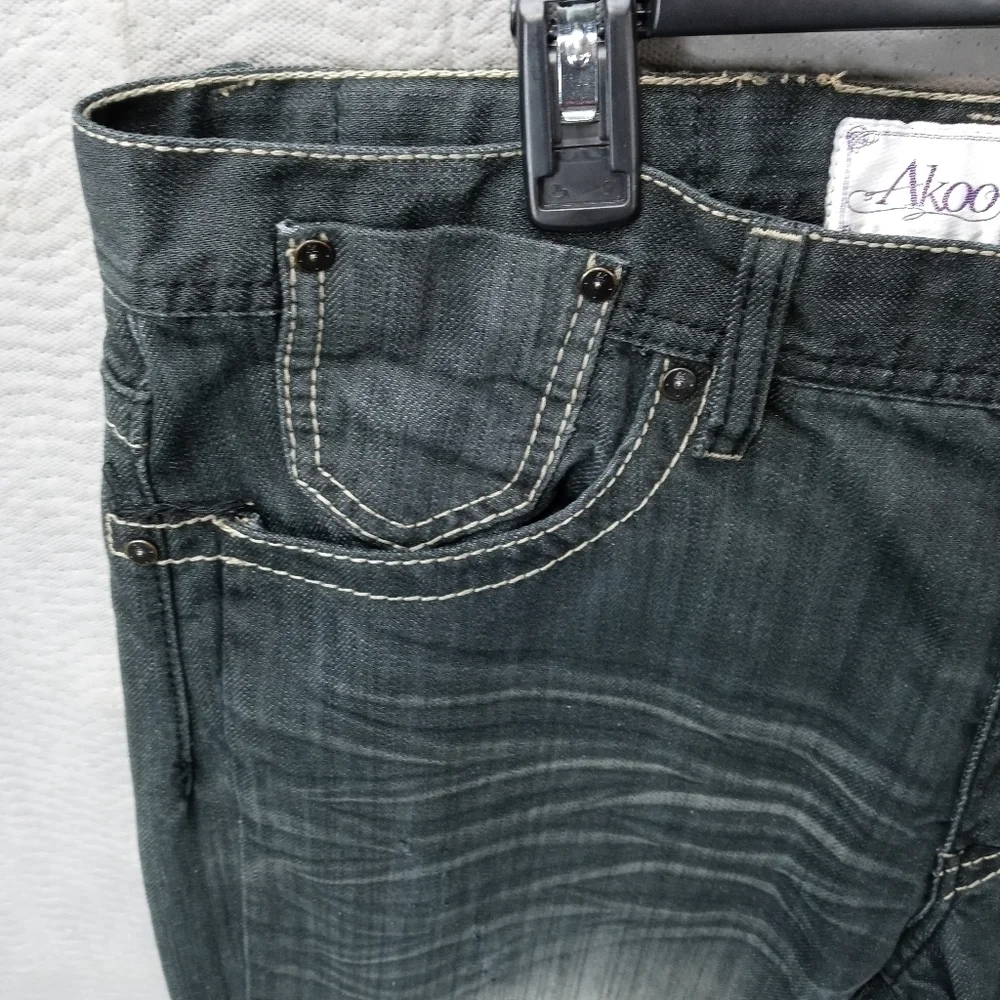 Akoo A King of Oneself Size 36X33 MED Wash Men's blue Jeans. Embroidered back po